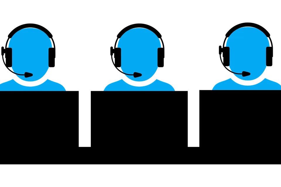 サポートセンターで対応する人物のイラスト